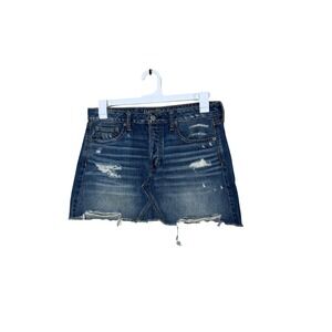 American Eagle Distressed Denim Mini Skirt Medium Wash Raw Hem Womens Size 8